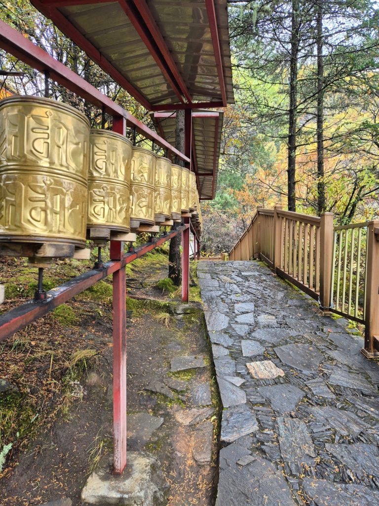 Prayer wheels on Xianren Island