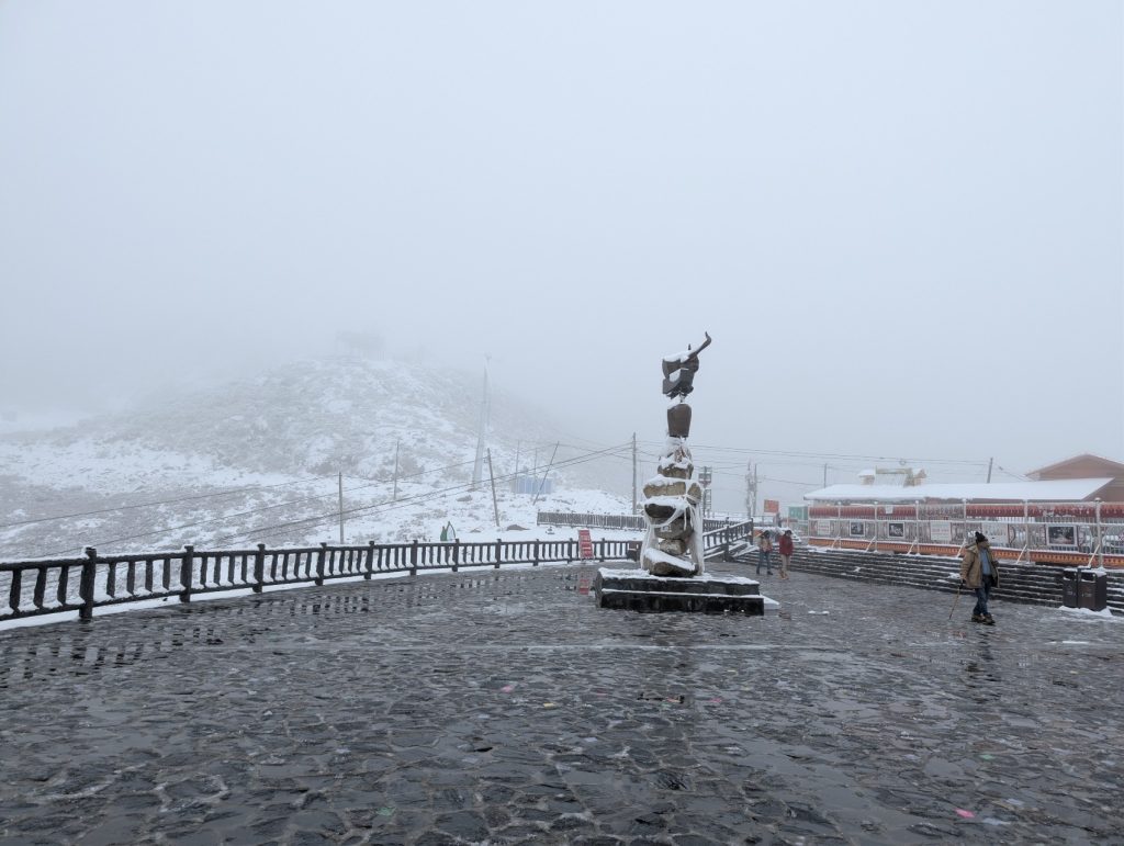 Snow-covered Sejila Scenic Area in autumn