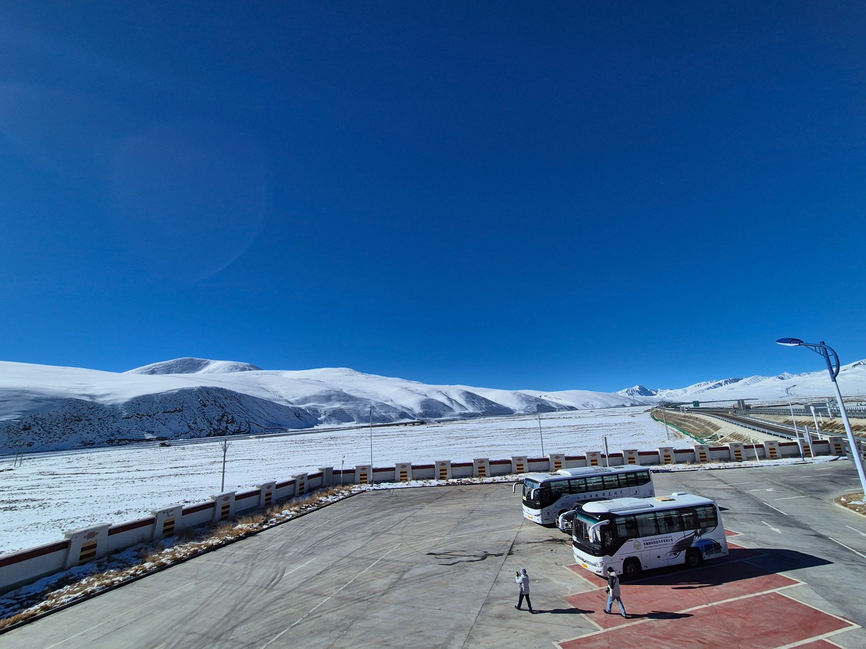 Scenic rest stop on the way to Namtso Lake