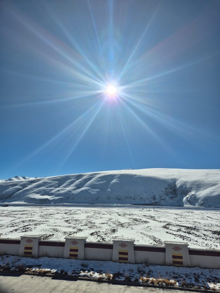 Scenic rest stop on the way to Namtso Lake