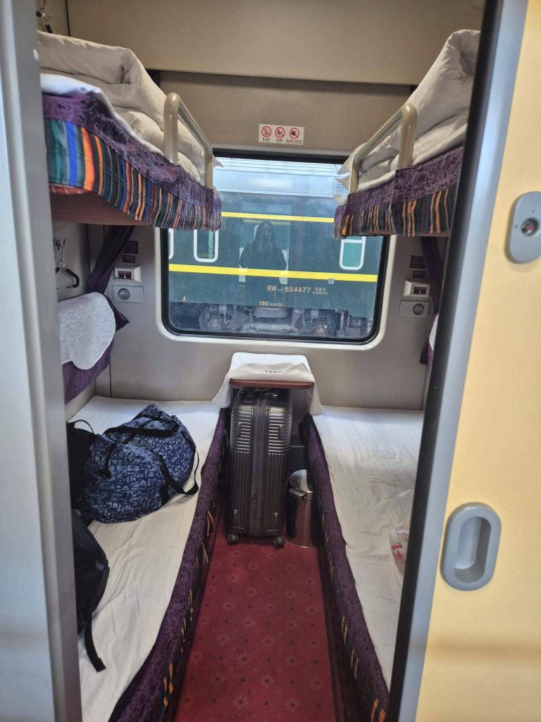 Soft sleeper cabin on Qinghai–Tibet Railway