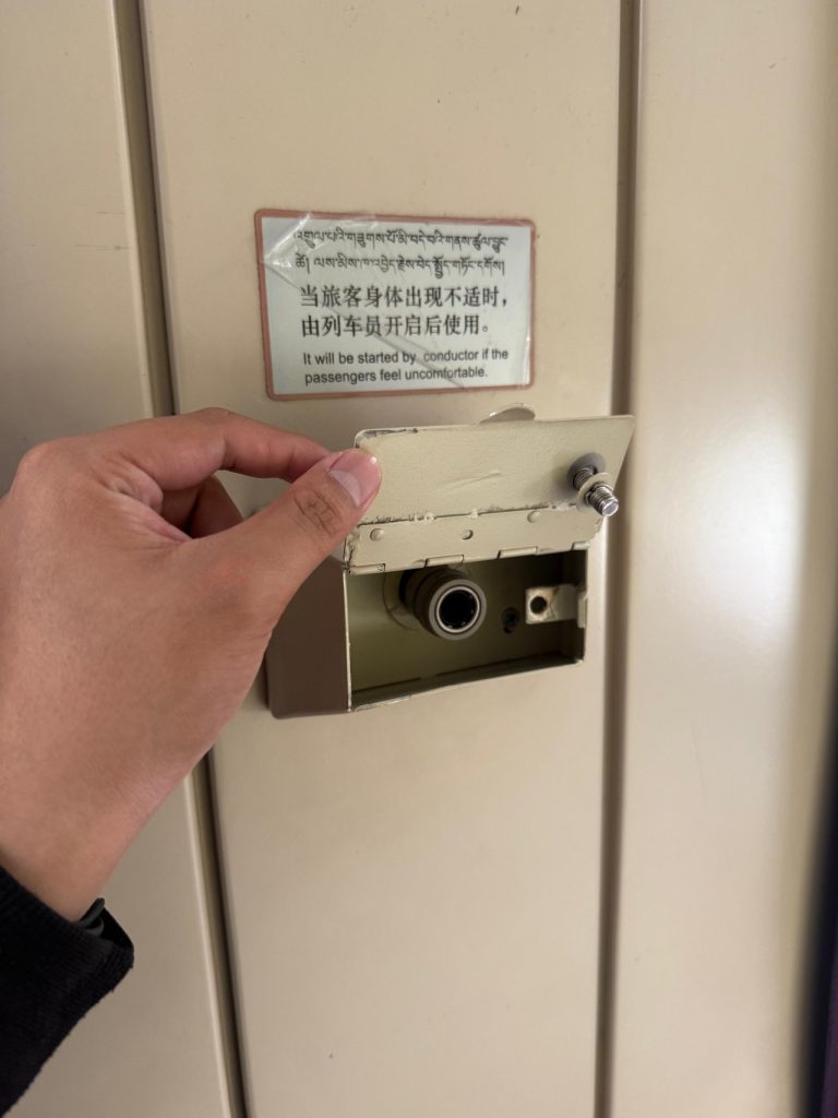 Individual oxygen outlet inside Qinghai–Tibet train cabin