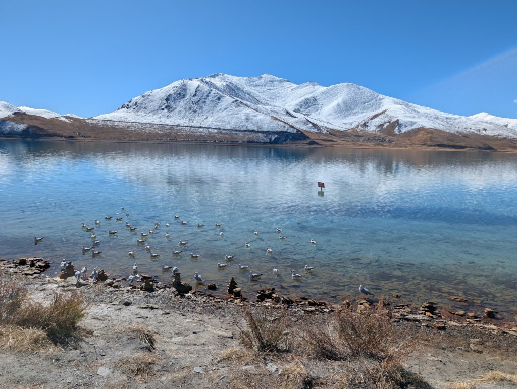 Turquoise waters of Yamdrok Tso sacred lake